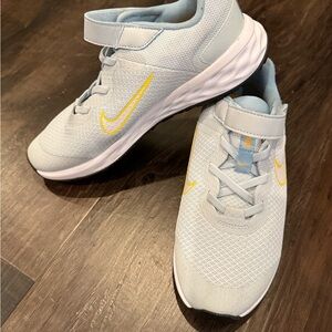 Nike Sky Blue Sneakers with Yellow Accents. Size 2.5